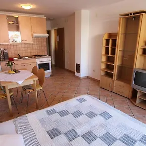 https://apartments-grahovac-malinska.primorje-gorskikotar.com